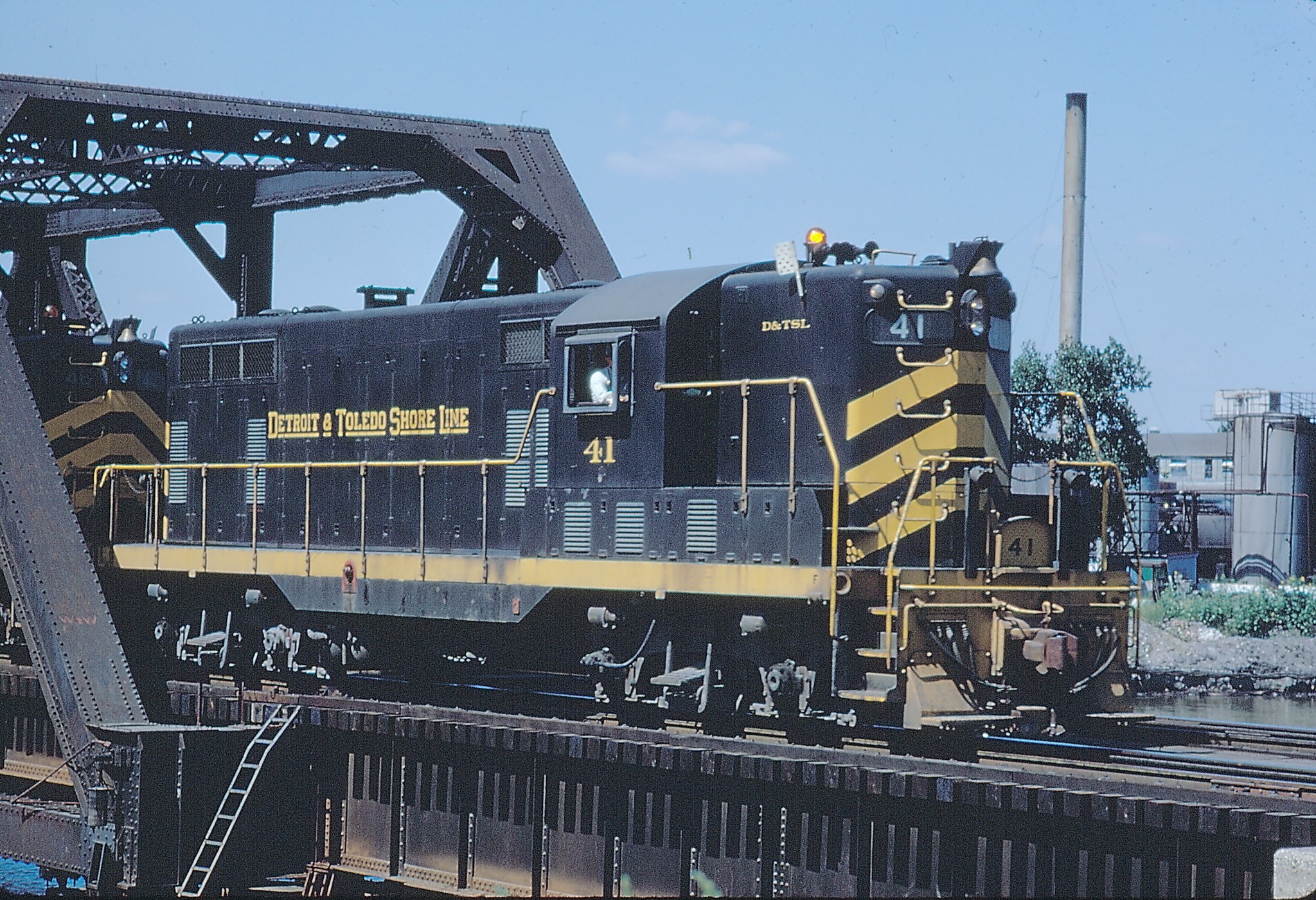 D&TSL 41 crosses the Wabash Bridge in 1967